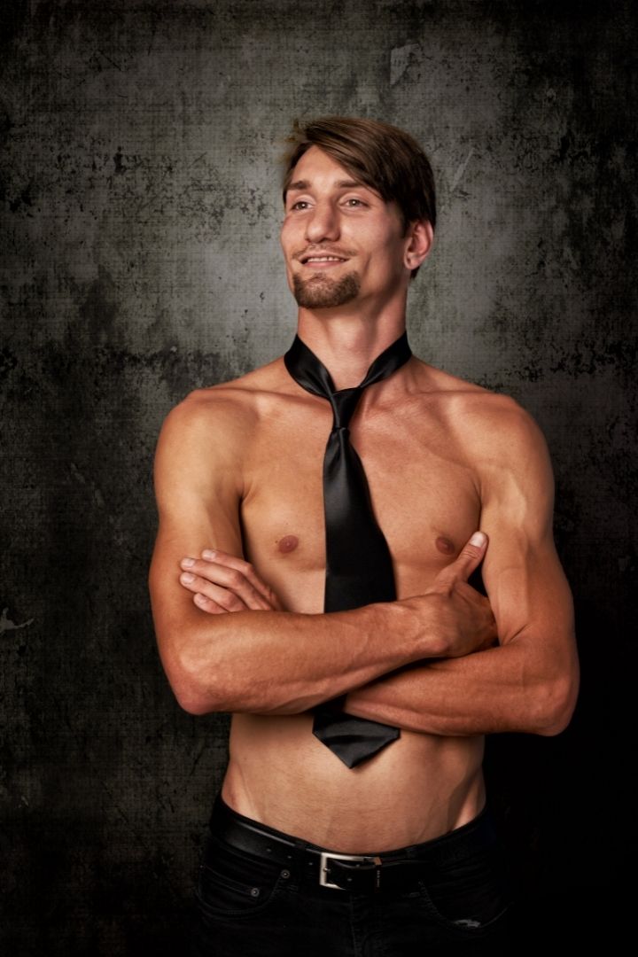 Get Ready to Swing! What Should I Wear to a Swingers’ Party? 7 5